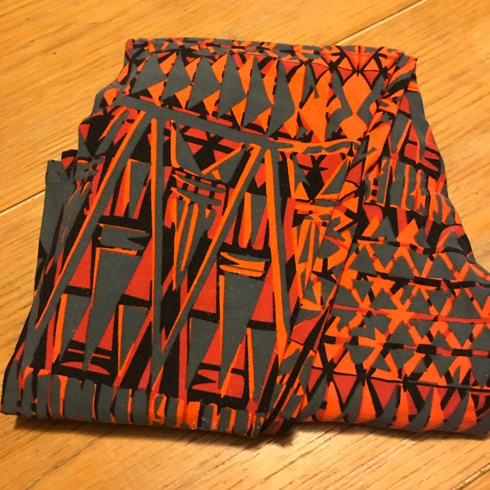 Lularoe TC 12/18 leggings in GUC